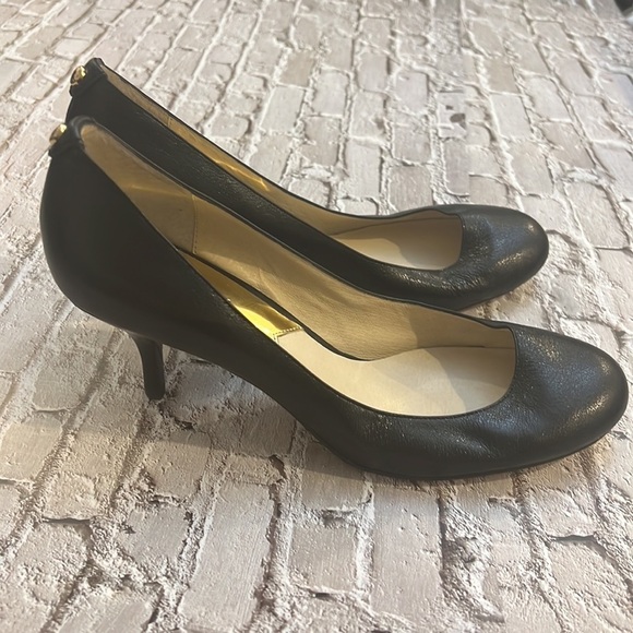 Michael Kors 8.5 - Picture 2 of 5